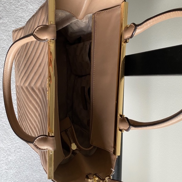 Michael Kors Susannah Chevron Quilted Tote - Picture 5 of 6